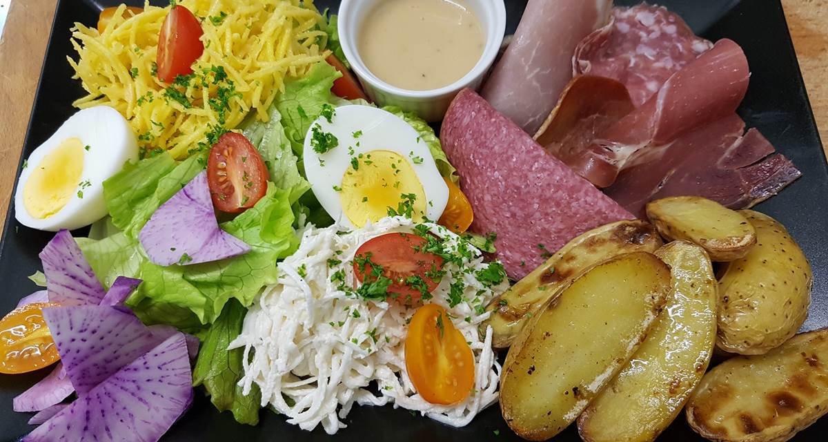 Assiette complète pour plateau repas