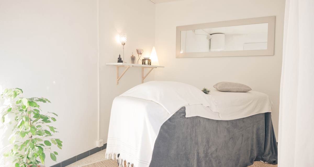 Atelier Soins de l'Alba St Cyprien, table de massage