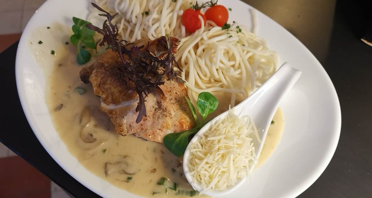 Suprême de Volaille sauce forestière