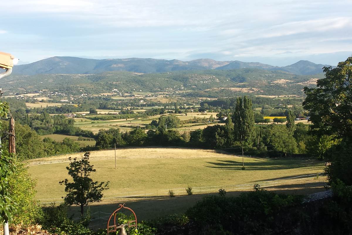 la vue vers la vallée de Chomerac vers l'ouest