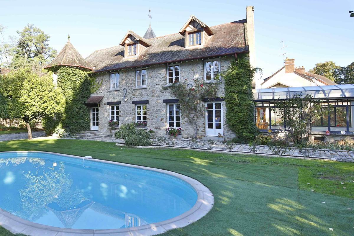 Le Clos Saint Lubin - Le domaine et la piscine