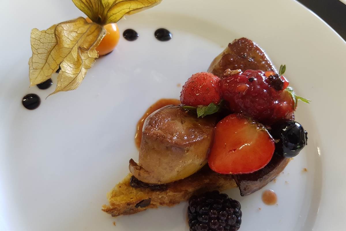 Foie Gras de la Ferme de Beauregard rôti aux fruits rouges