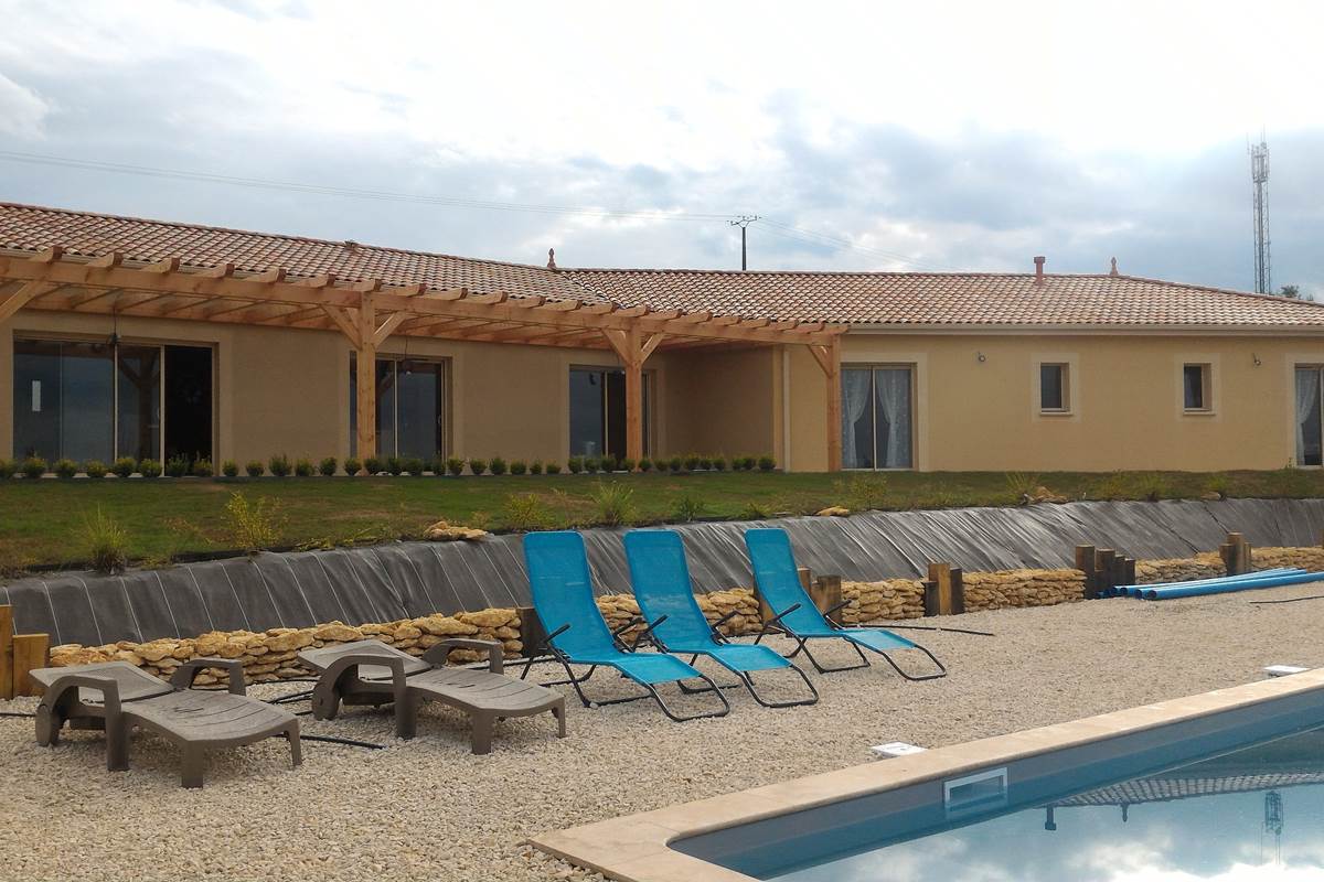 Côté sud avec la piscine