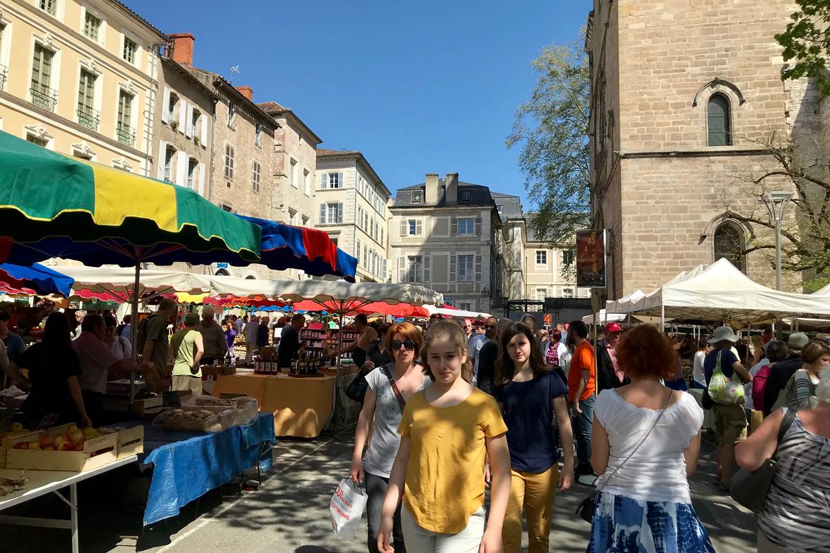 Très beau marché producteurs à Cahors