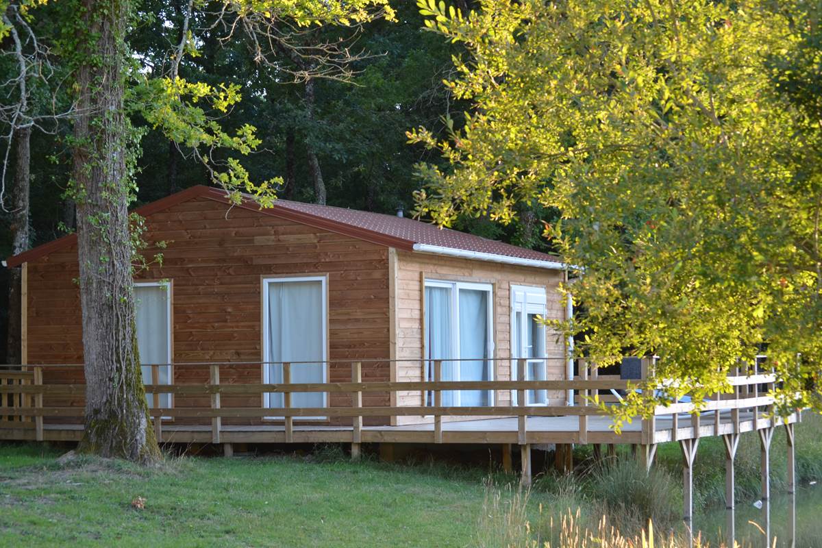 le chalet zen avec terrasse sur l'étang