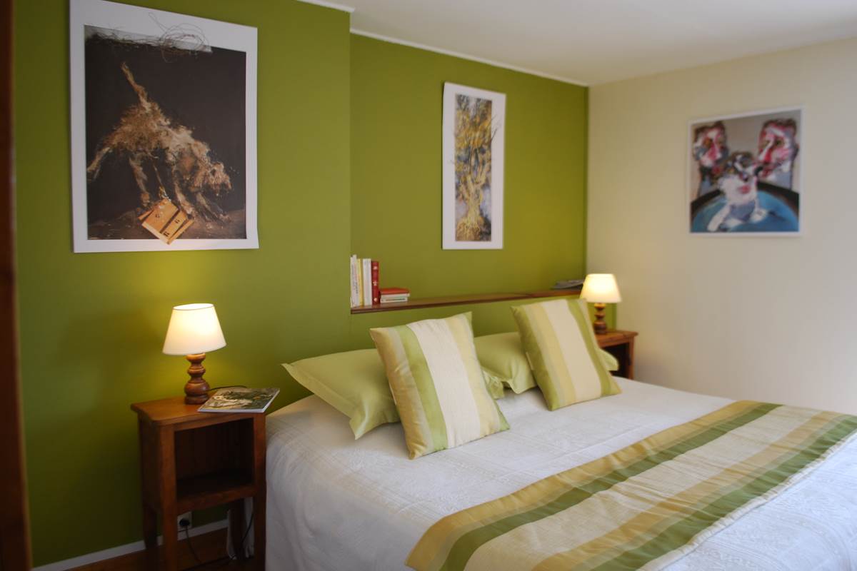 Chambre Paul Rebeyrolle chambre double lit de 1,80m x 2,00m au Ranch des Lacs
