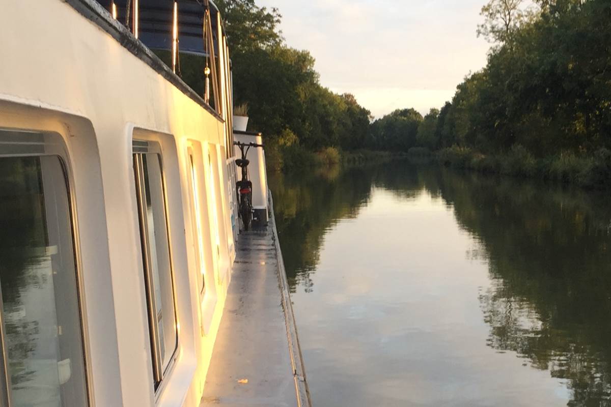 la péniche anna maria 4 au matin en Loire