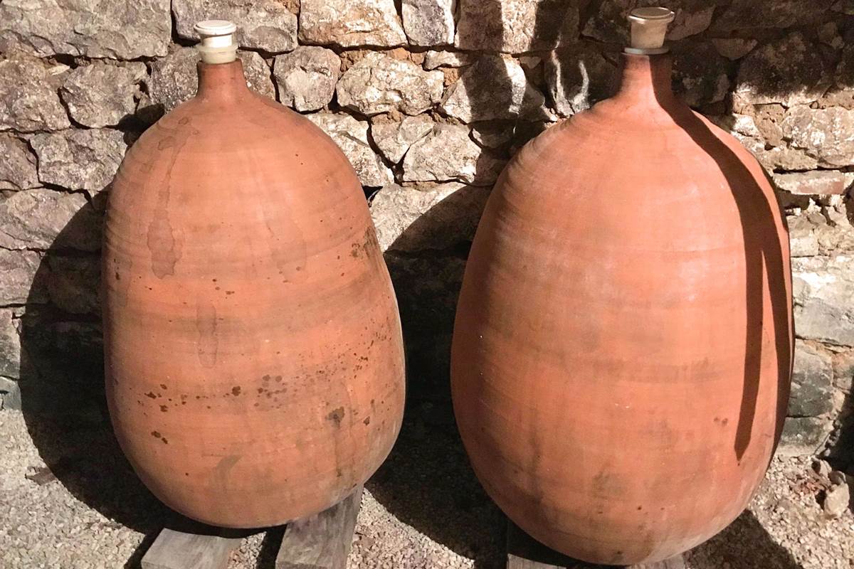 Les jarres de terre pour la cuvée Cot en Dolia