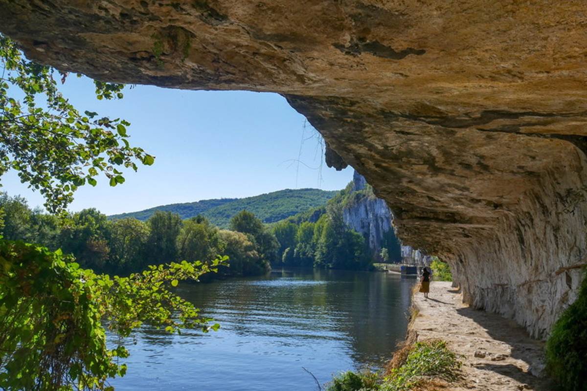 Balade sur le chemin de Halage à Bouziès Lot Tourisme - C. Seguy
