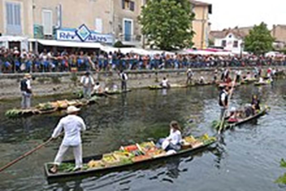 L'Isle_sur_la_Sorgue_-_Marché_flottant