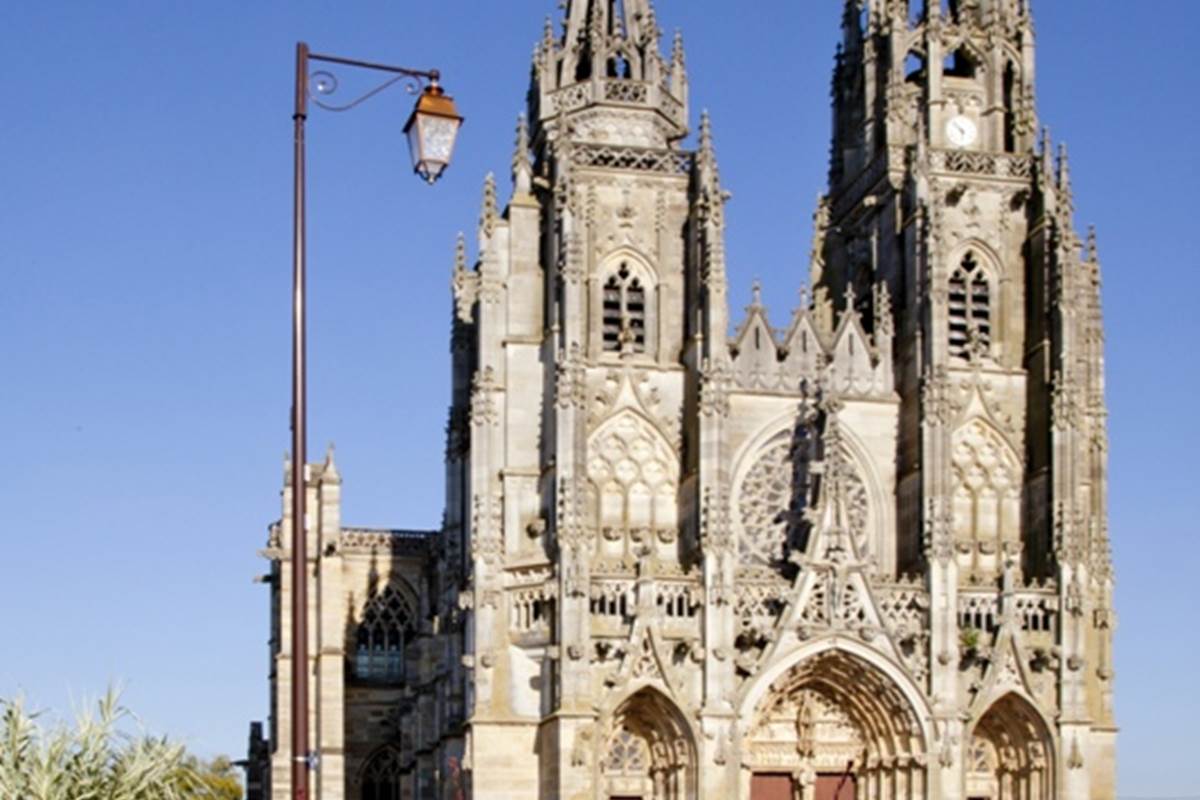 basilique-notre-dame-epine-exterieur