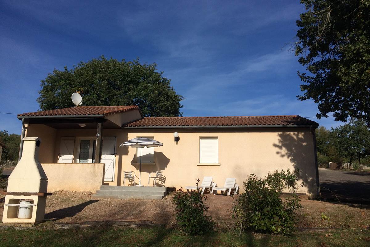 VUE EXTERIEURE DE FACE