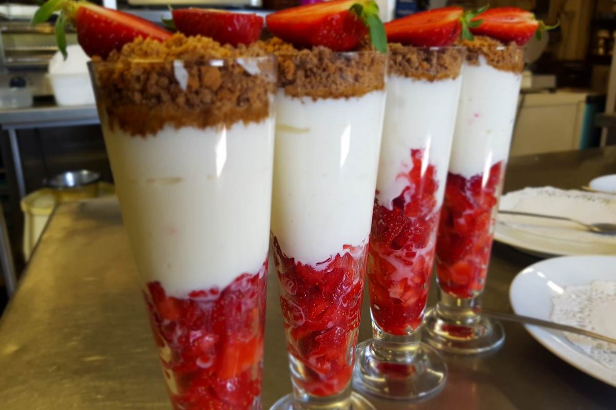 fromage blanc battu aux fraises de Montgibaud et speculoos le Ranch des Lacs