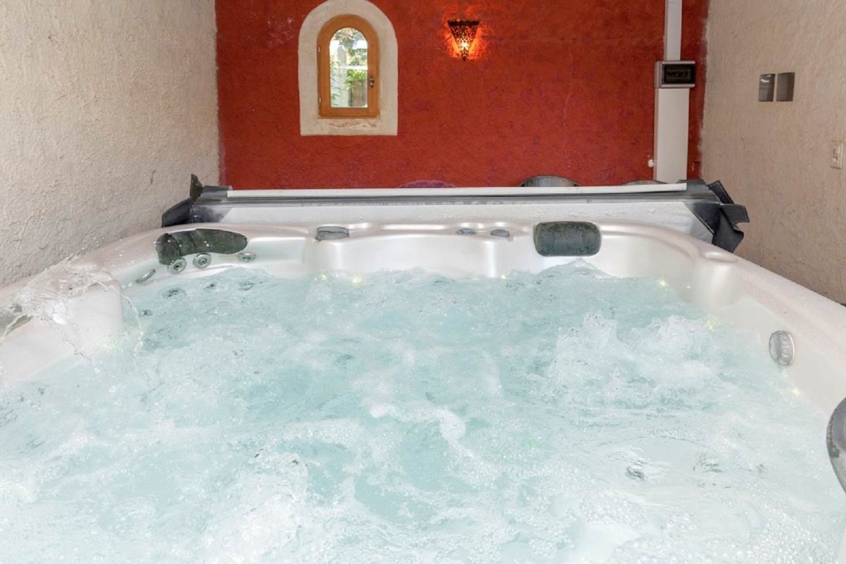 139 Jacuzzi