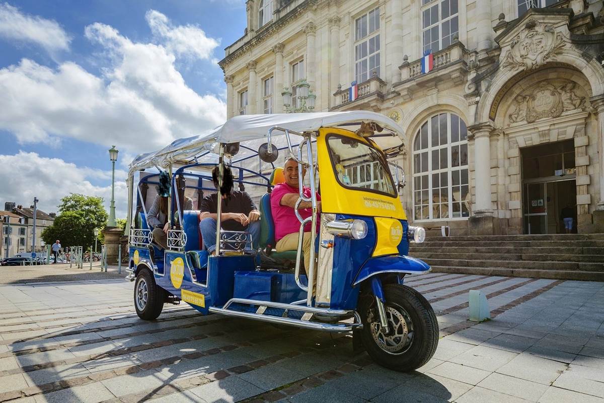 TUK-TUK Limoges devant la mairie