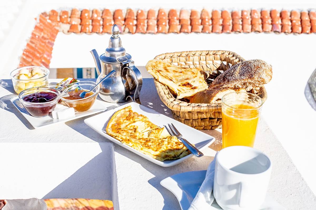 Petit déjeuner sur la terrasse