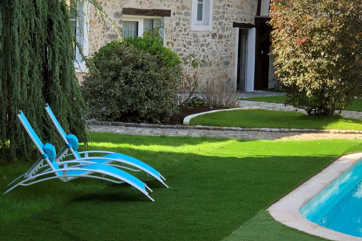 Le Clos Saint Lubin - Le parc et la piscine