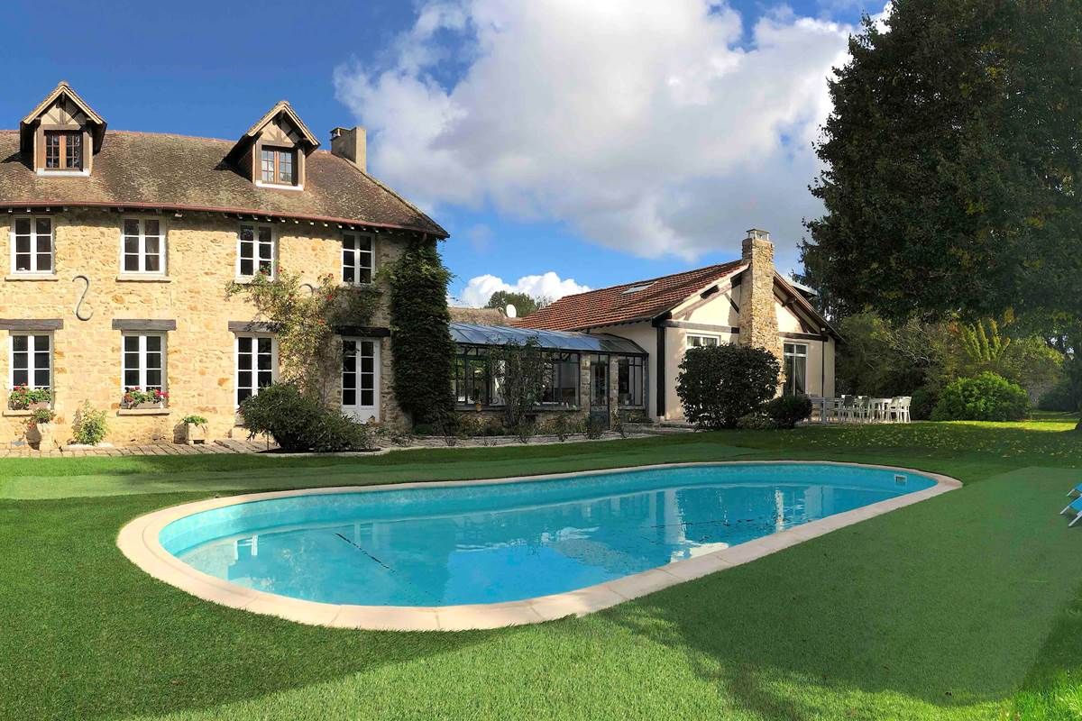 Le Clos Saint Lubin - Le domaine et la piscine