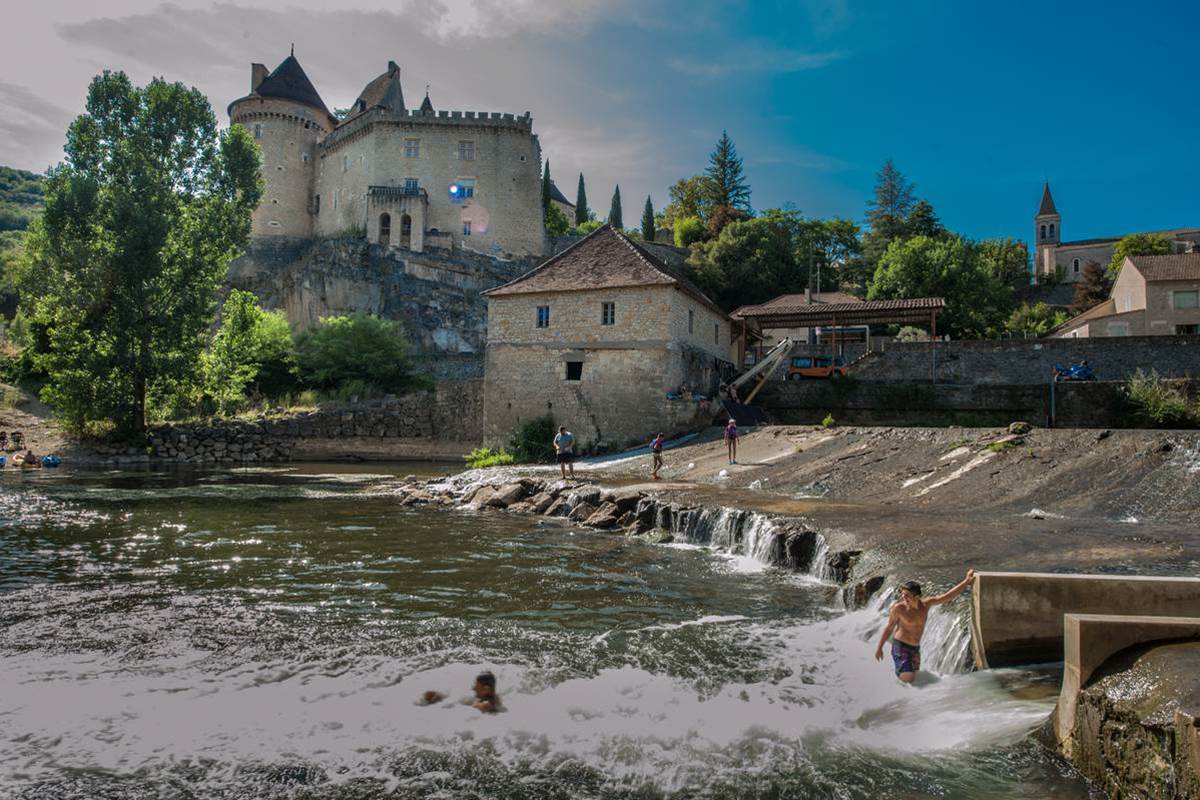 baignade-dans-le-cele-a-cabrerets-lot