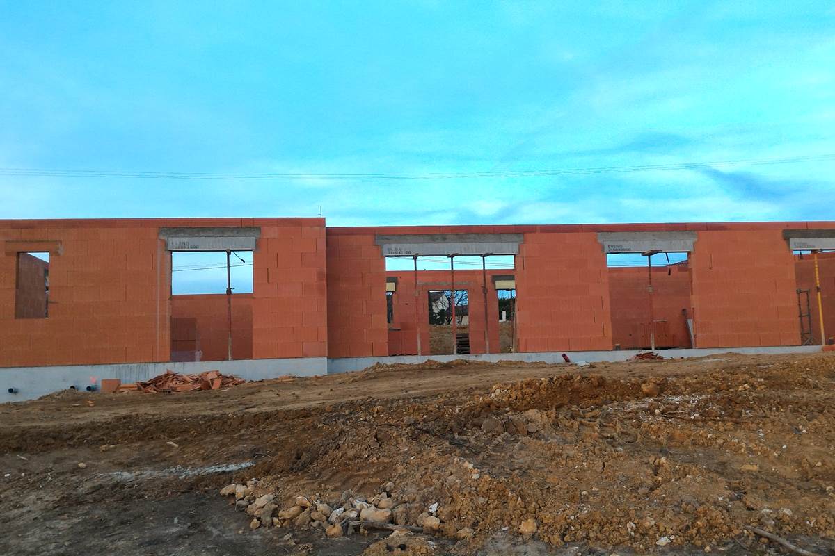 La maison commence à se construire