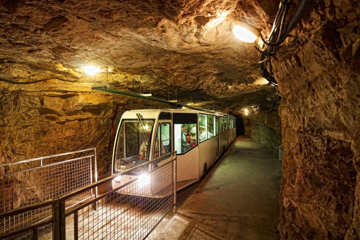 petit_train_grotte_de_lacave_-_lot