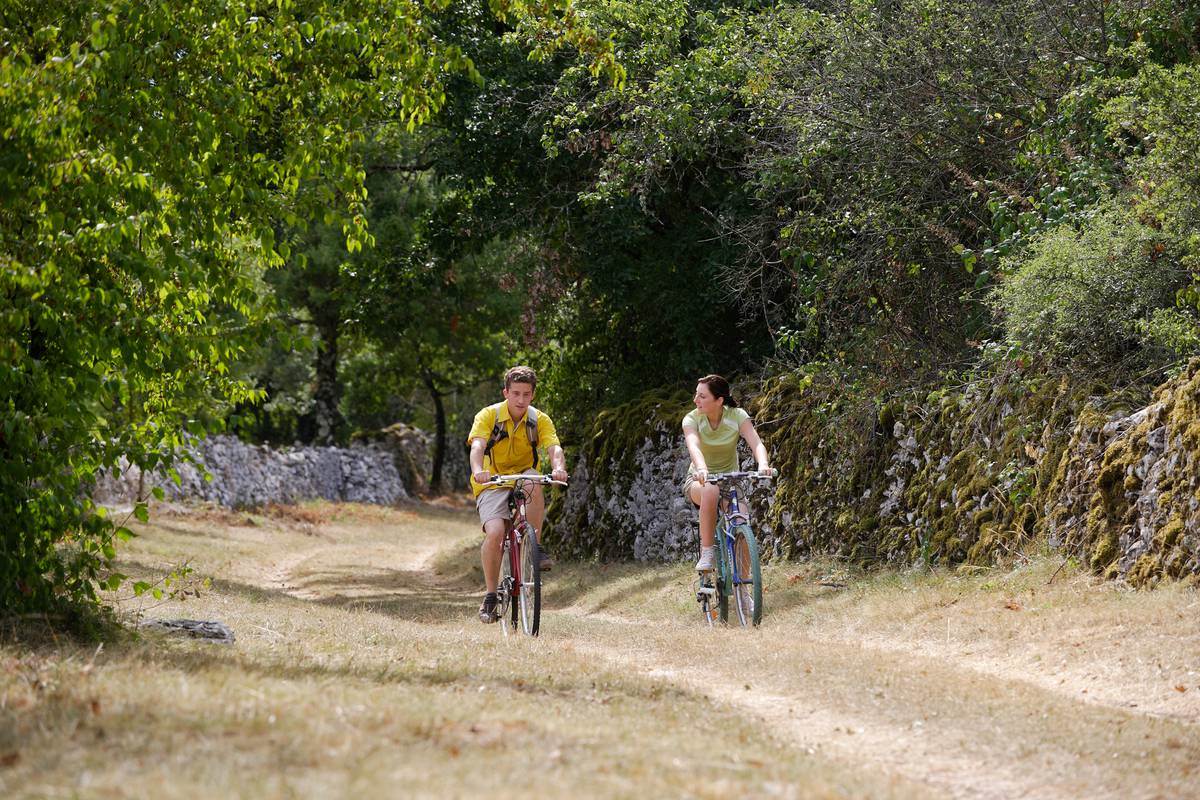vtt-sur-les-chemins-du-parc-national-des-causses