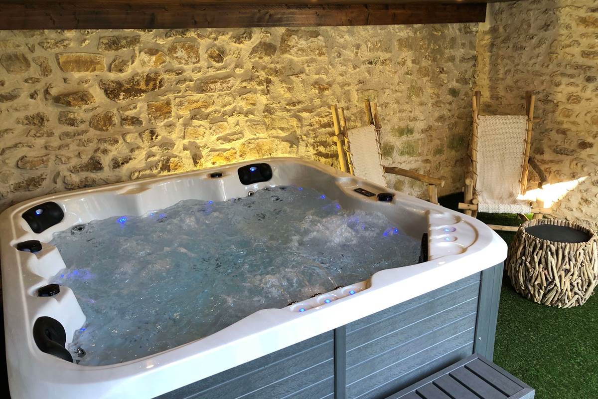 Le Clos Saint Lubin - Le SPA Jacuzzi