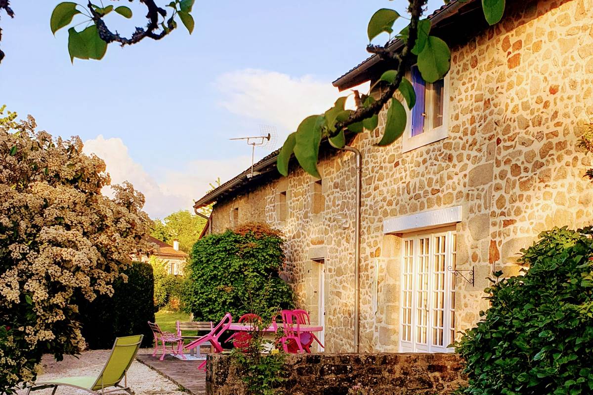 la terrasse de la Vieille Maison de Pensol