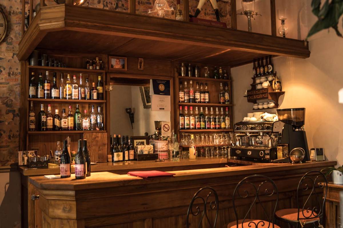 bar