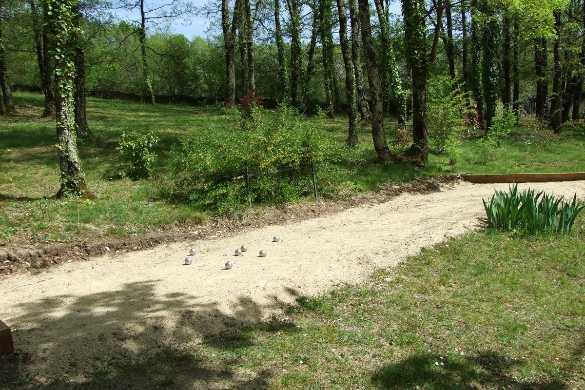 terrain petanque chambres dhotes dordogne feuillantines