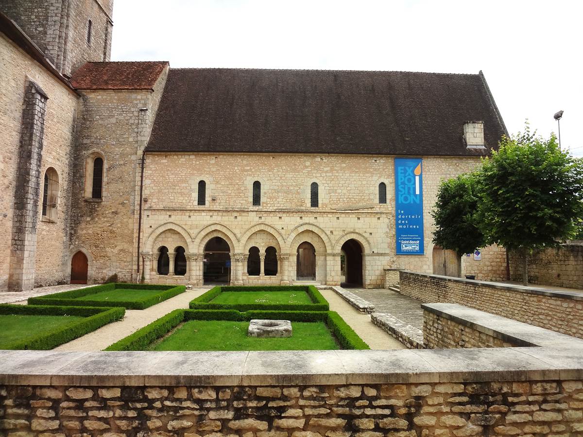 Abbatiale Saint-Benoit de Saint-Benoit, cloître