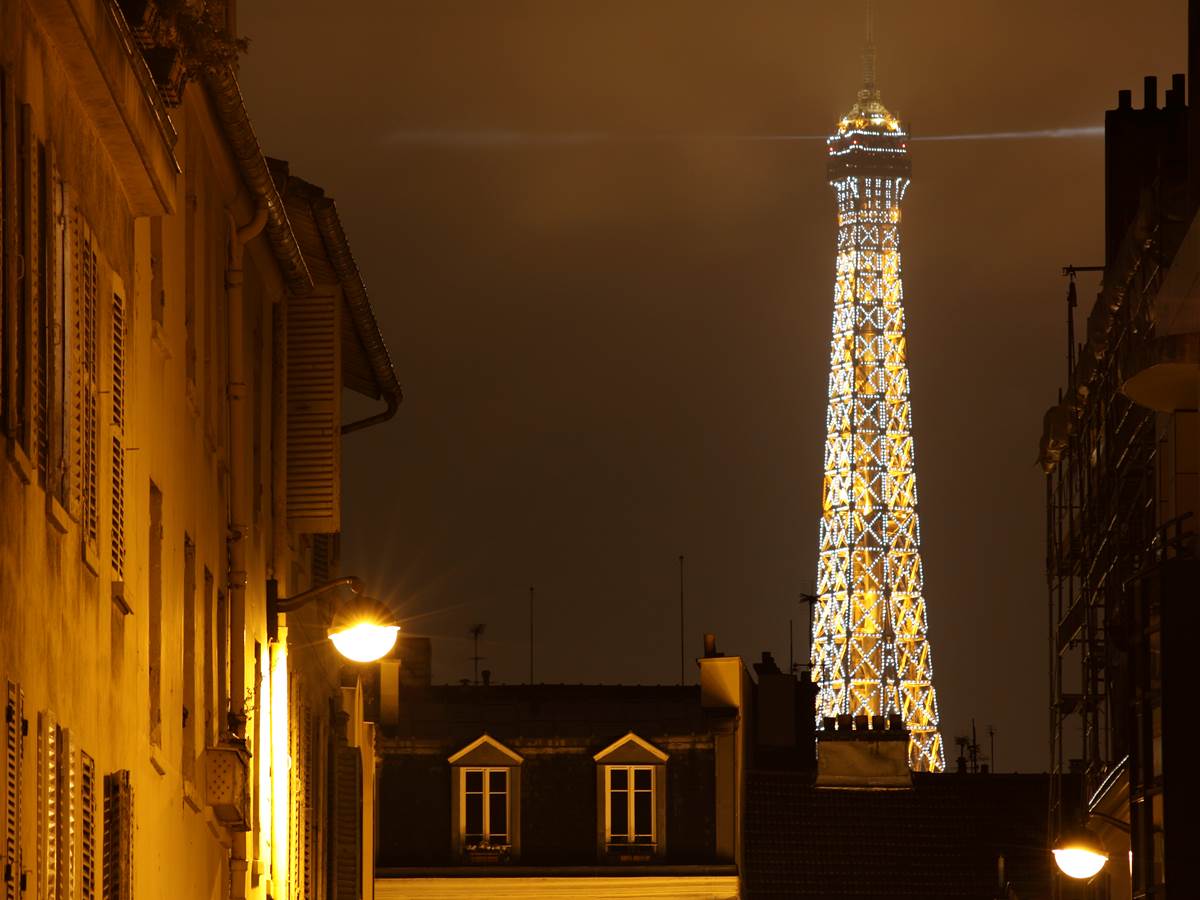 149697533 La tour Eiffel illuminée
