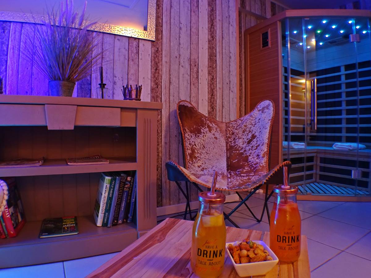 les instants voles jacuzzi privatif - Ah ! la chaleur du sauna.