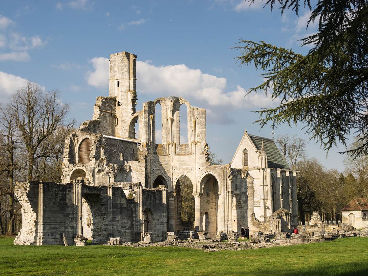 Les ruines de l'abbaye royale de Chaalis