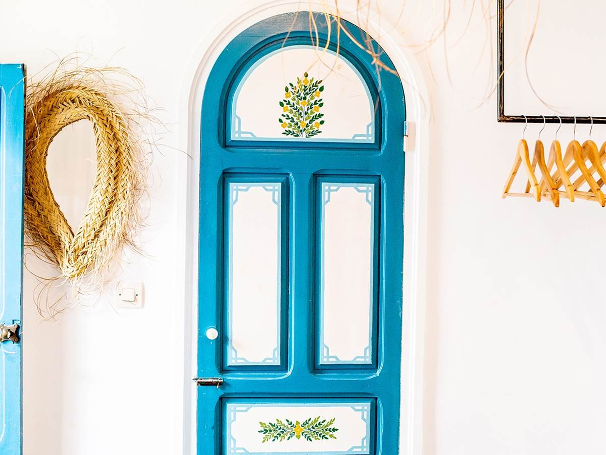 Porte peinte à la main