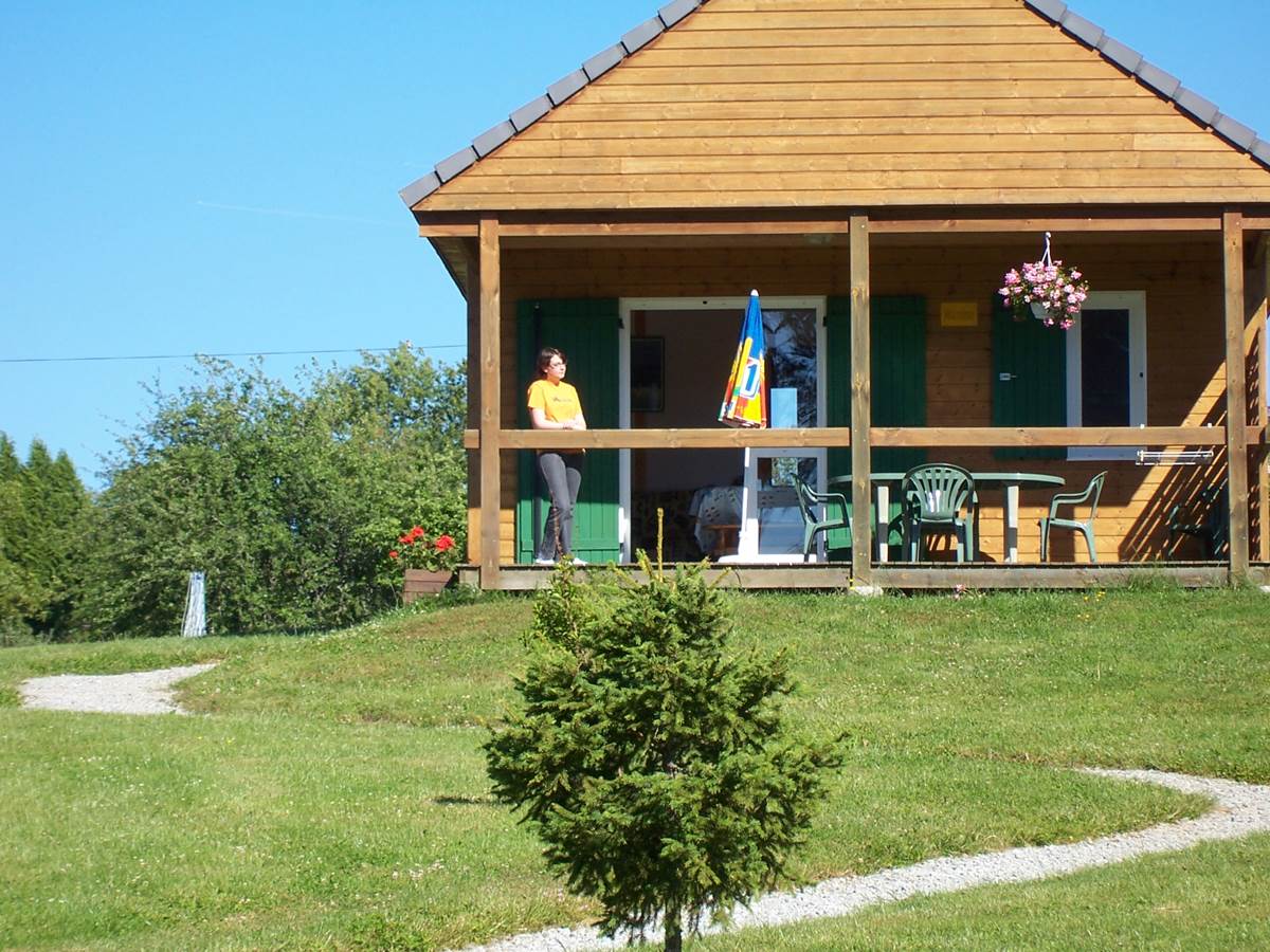 Gîte chalet location piscine vélo à assistance électrique pêche Dordogne Sérandon Clémensac Corrèze Belvédère de Gratte Bruyère Randonnée La Dordogne de villages en barrages