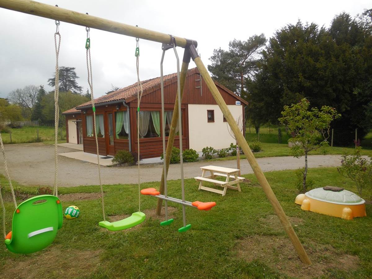 Gîte Les rosiers Arnac-La-Poste, espace enfant