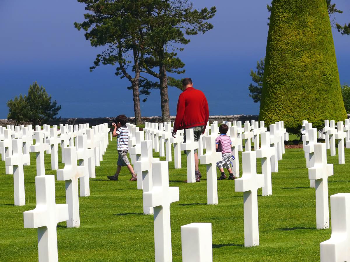 COLLEVILLESURMER-BESSIN-CIMETIERE-MILITAIRE-AMERICAIN-HISTORIQUE-BATAILLE-PLAGE-DEBARQUEMENT-PERSONNAGE-CROIX-09034-CALVADOS-TOURISME-LIBRE