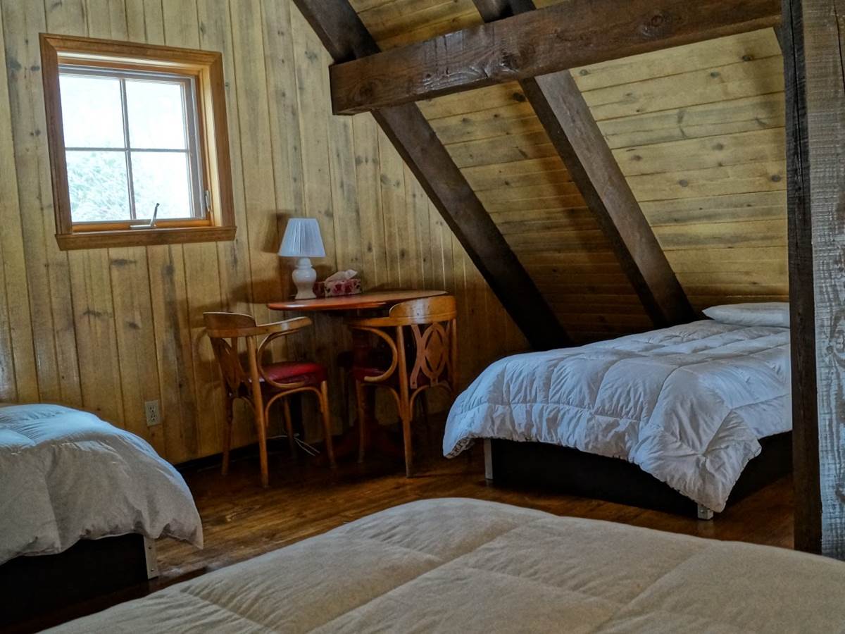 chambre du 3e étage du chalet de l'auberge du Lac Thomas