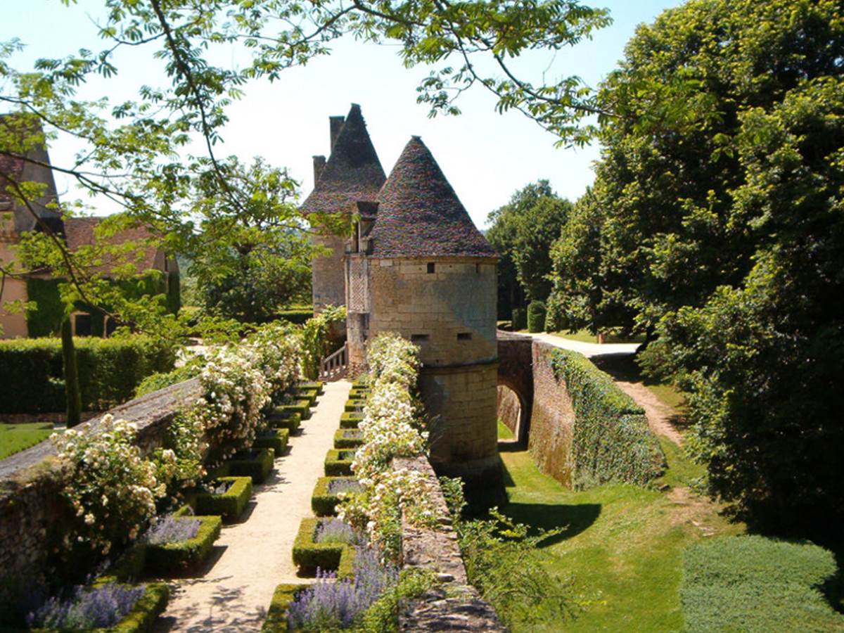 le Château de Losse datant du XIe`me sie`cle, place forte dans la vallée de la Vézère.