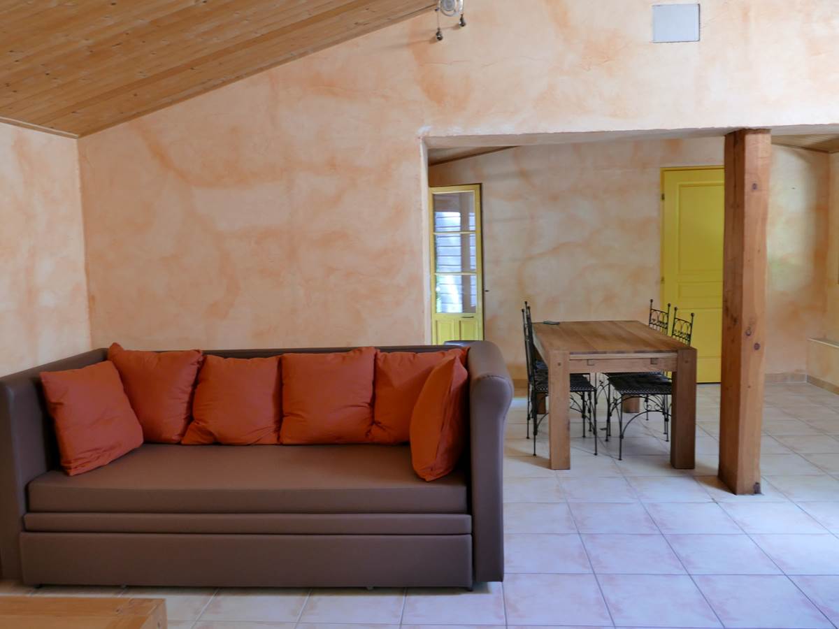 Salle à manger vue depuis le salon