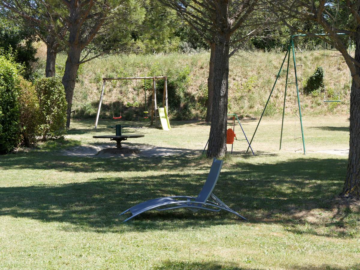 Aire de jeux résidence les peupliers loriot du comtat