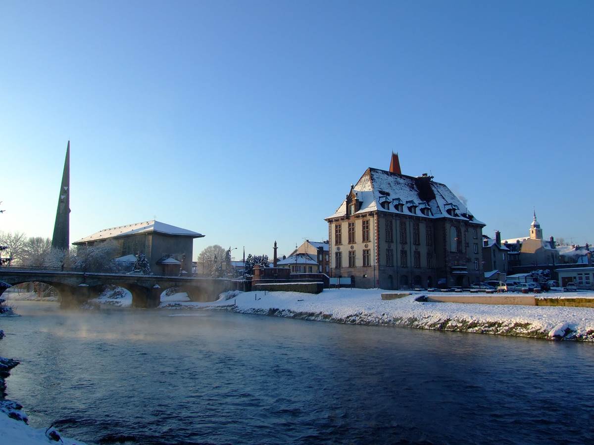 Vue +®glise hotel de ville hiver