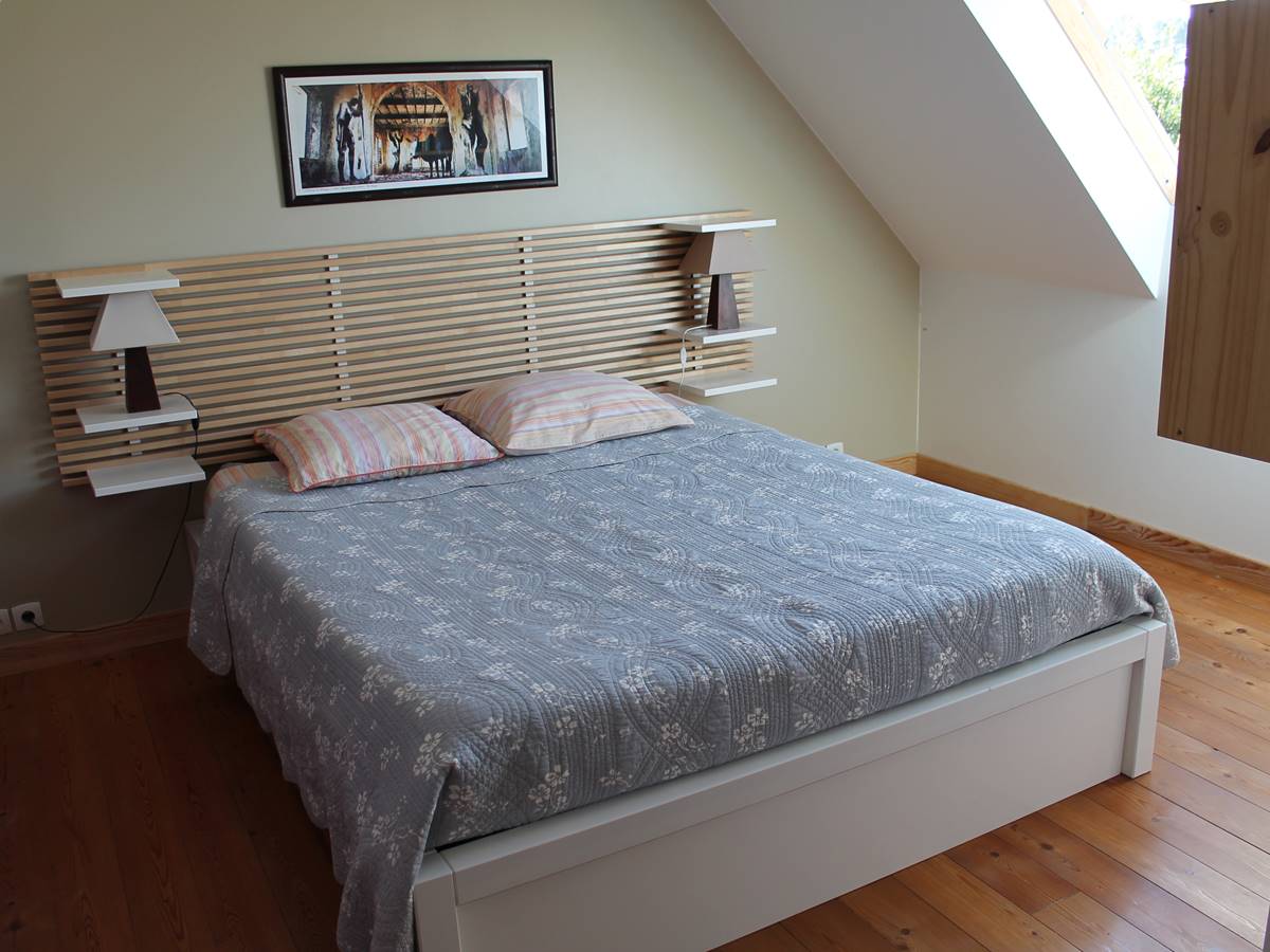 Chambre avec grand lit de 160 cm