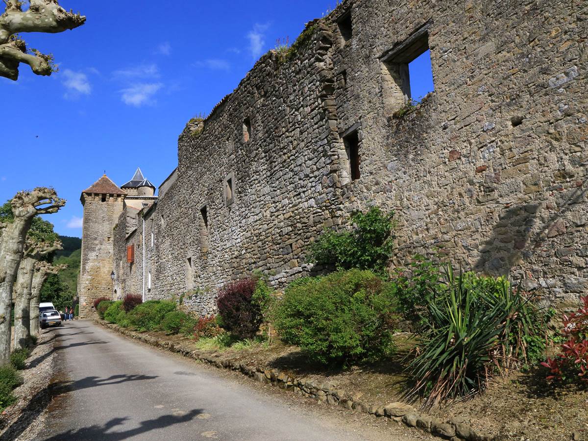 Remparts et église de Camon
