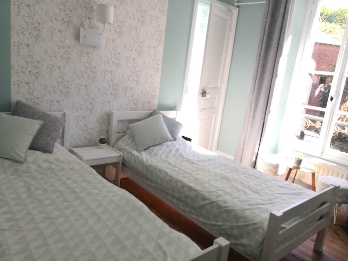 Maison Courbarien - chambre Jade avec 2 lits simples