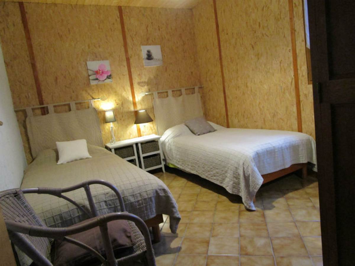 Gîte Les rosiers, chambre 2 lits 1 personne