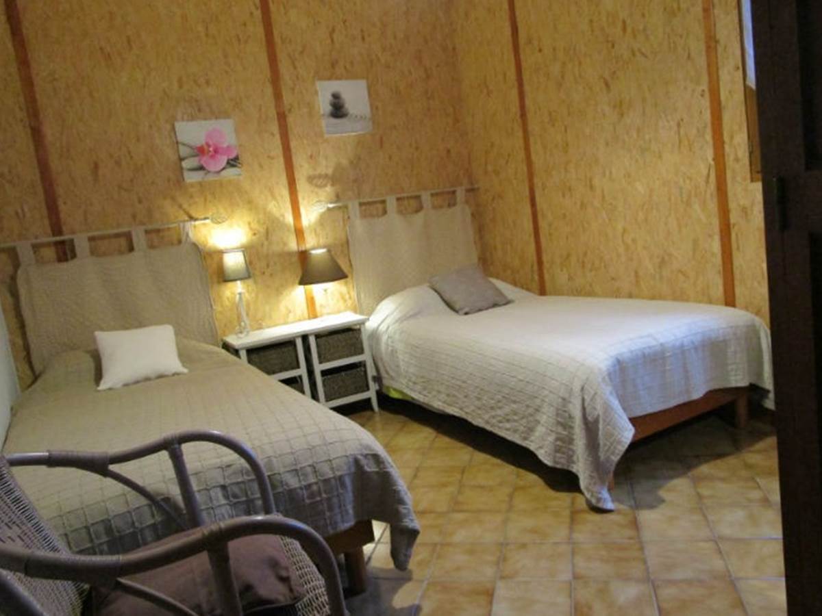 Gîte Les Rosiers, chambre 2 lits simple, Arnac la Poste en Haute-Vienne, Nouvelle-Aquitaine