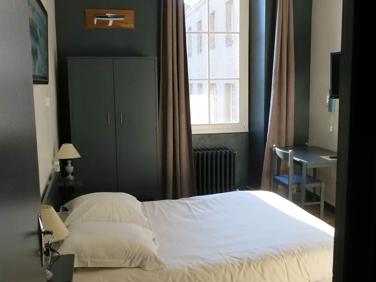 chambre côté rue piétonne