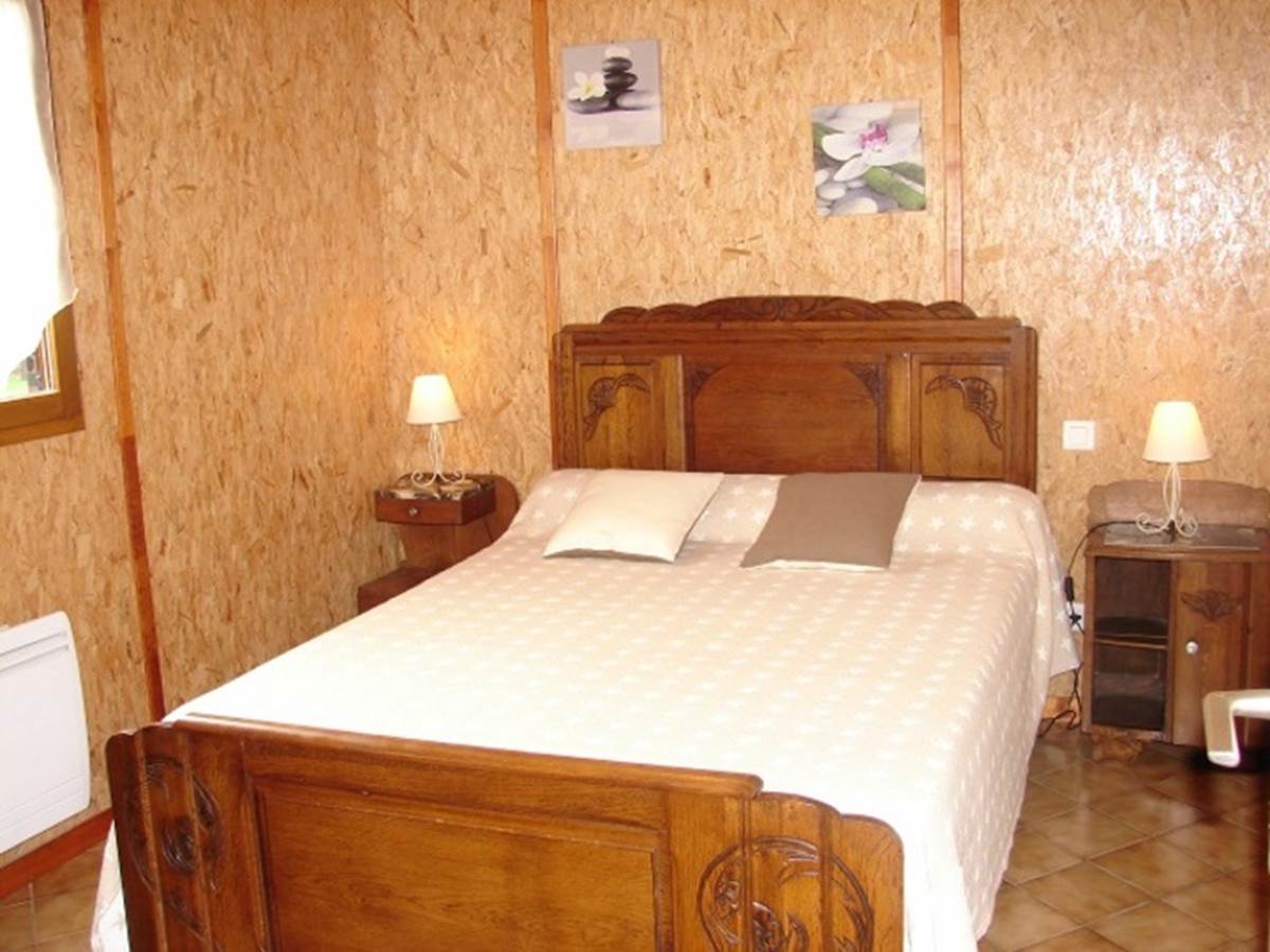 Gîte Les rosiers, chambre 1 lit 2 personnes, Arnac-La-Poste Haute Vienne Nouvelle Aquitaine